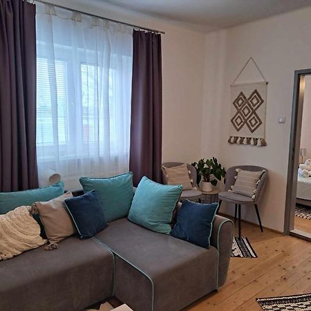 شقة Cozy Town Center Retreat Komárno المظهر الخارجي الصورة