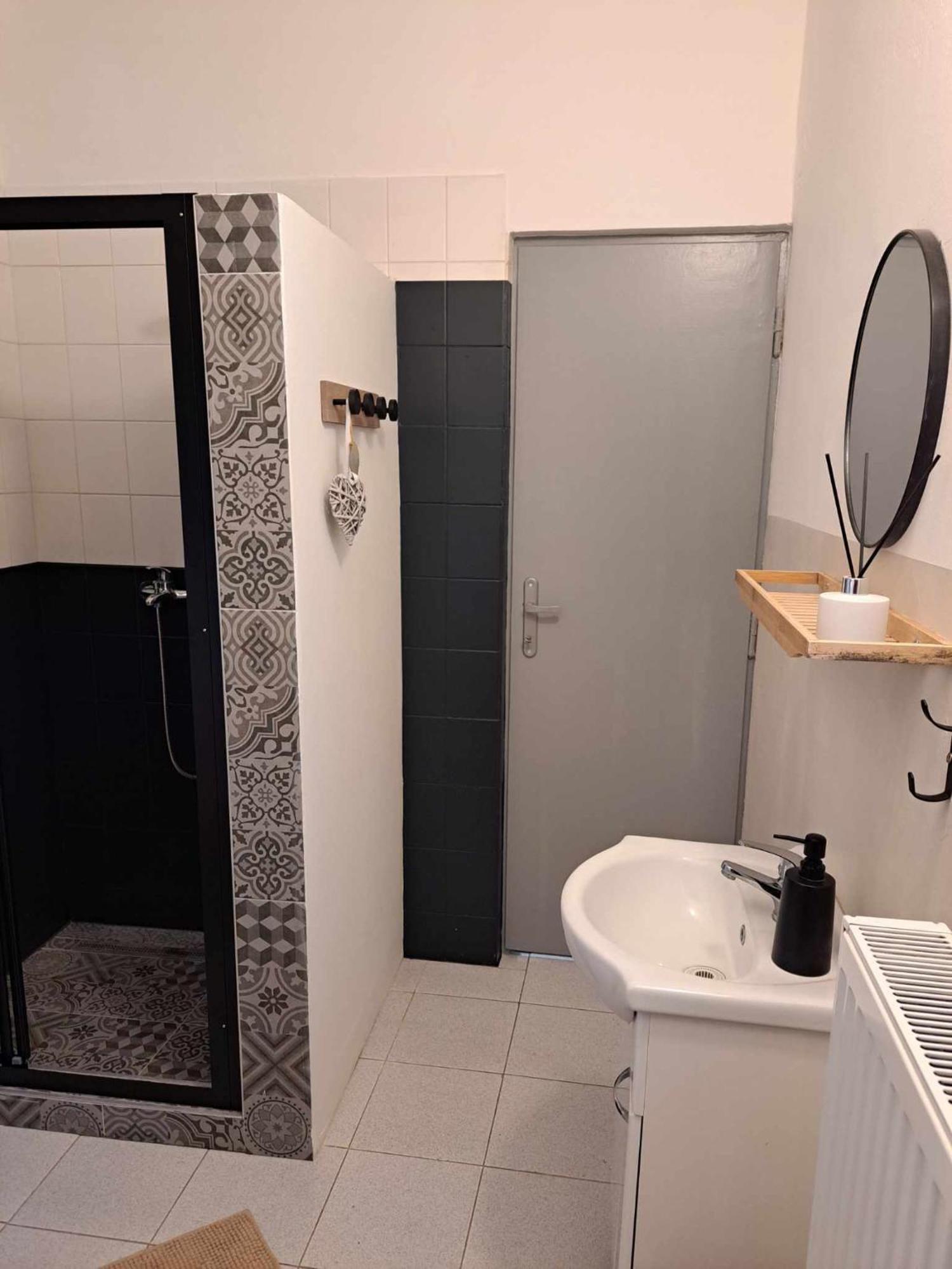 شقة Cozy Town Center Retreat Komárno المظهر الخارجي الصورة