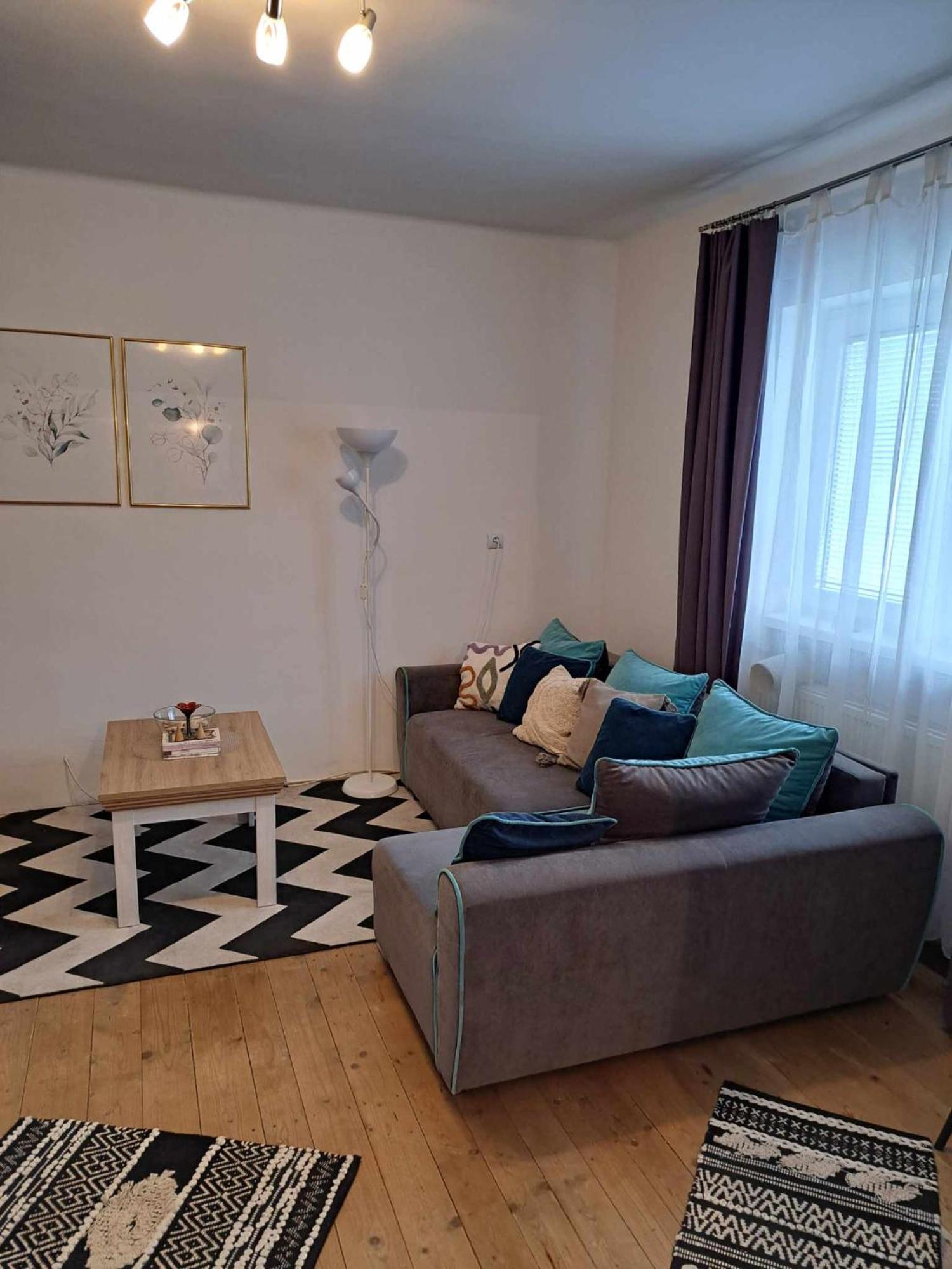 شقة Cozy Town Center Retreat Komárno المظهر الخارجي الصورة